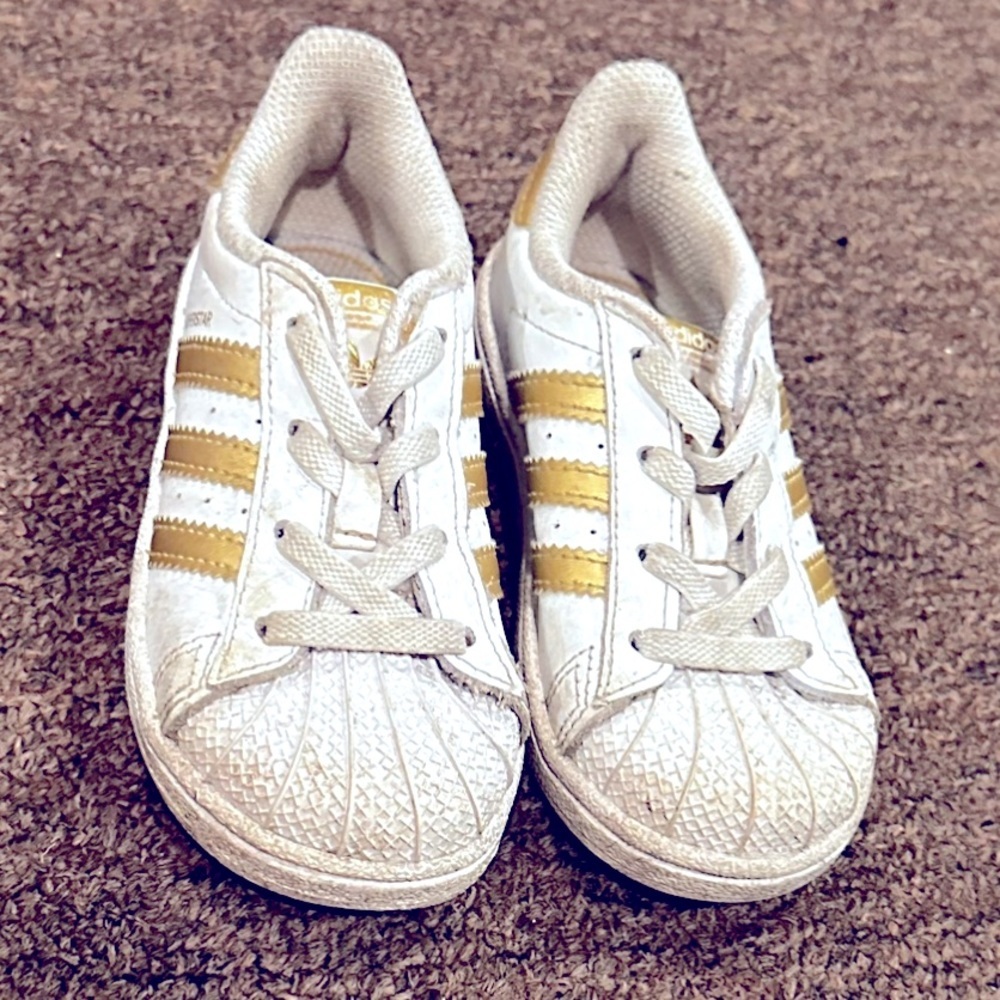 EUC Baby boys adidas sneakers 7 month active walking casual white gold so cute!